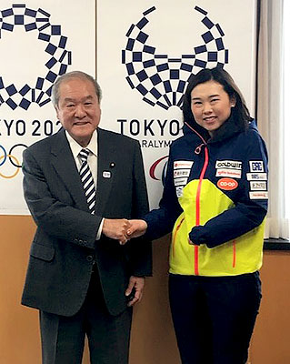 [写真]鈴木俊一大臣と阿部友里香選手