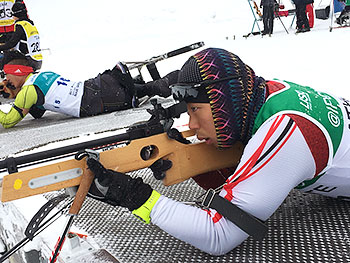 [写真]森宏明選手（明治大学）の射撃