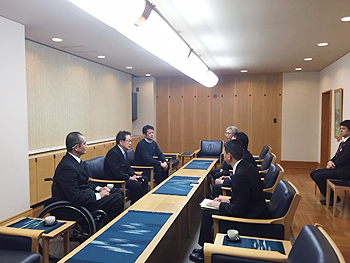 [写真]組織委員会が旭川市長を表敬訪問
