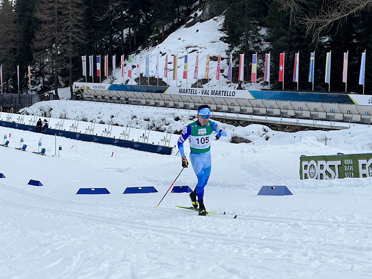 [写真]レース中の新田佳浩選手