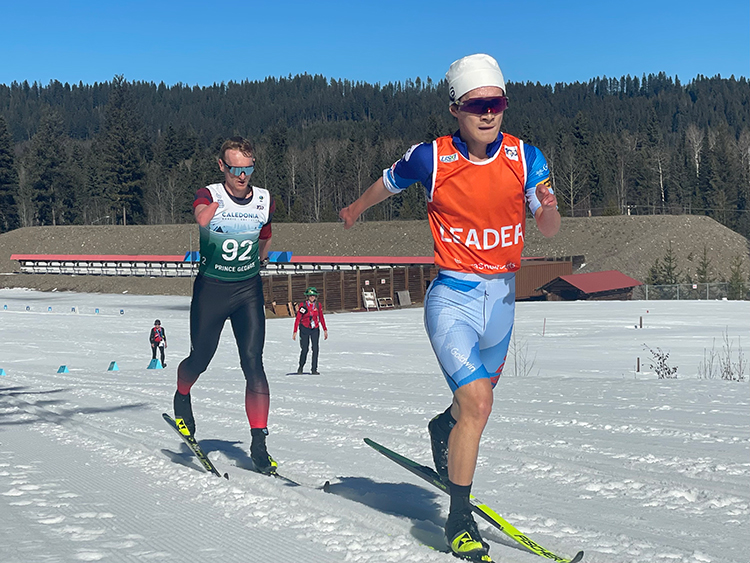 [写真]20kmマススタートの川除選手