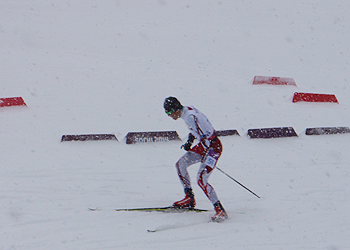 [写真]ソチパラリンピック クロスカントリースキー・スプリント1km、セミファイナルのゴール間際の新田佳浩選手