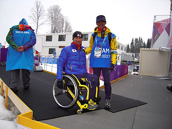 [写真]久保選手と勝呂スタッフ