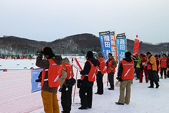 [写真]応援する参加者