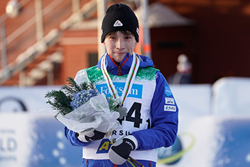 [写真]セレモニーでの川除選手