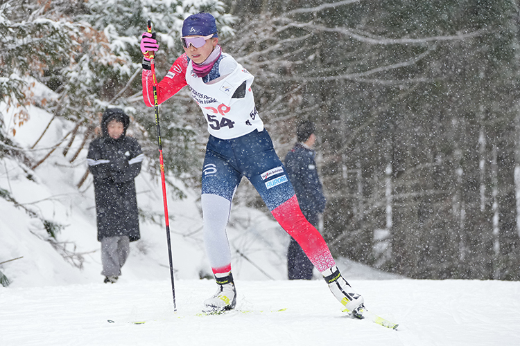 [写真]女子立位1位の阿部友里香選手の走り