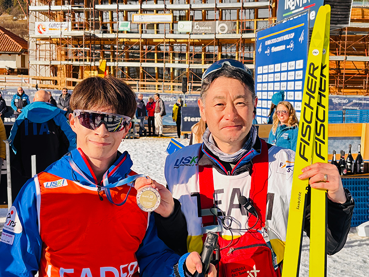 [写真]川除大輝選手と長濱一年監督
