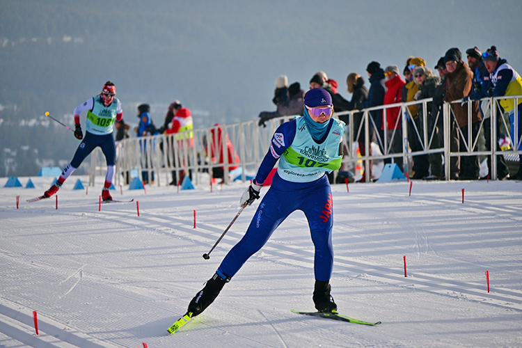 [写真]レース中の阿部選手