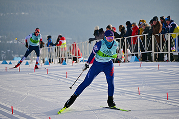 [写真]レース中の阿部選手