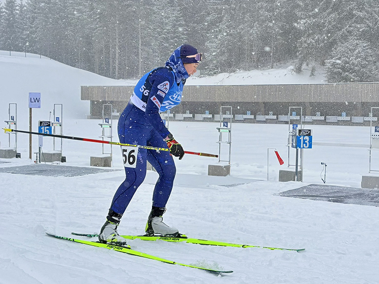 [写真]スプリント・パシュートで走る阿部選手