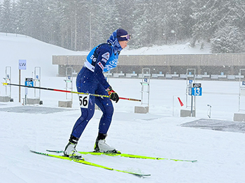 [写真]スプリント・パシュートで走る阿部選手