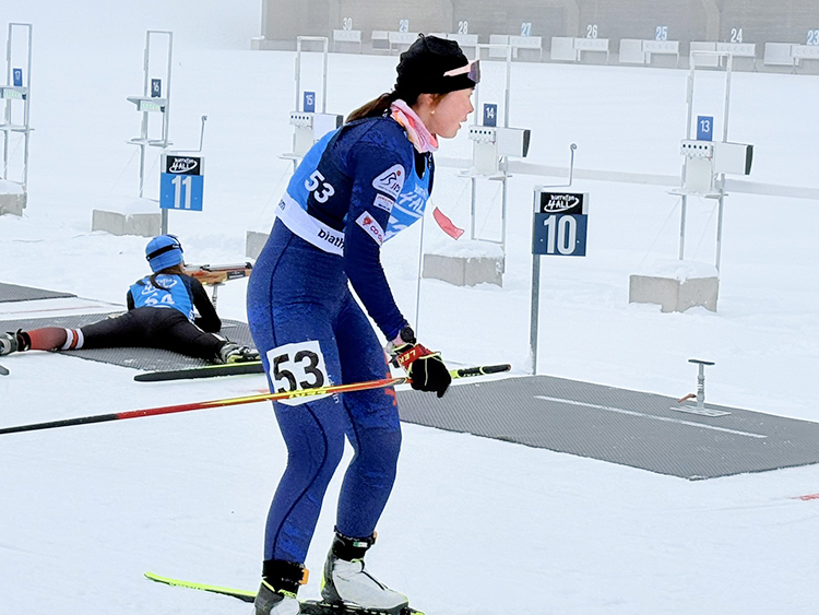 [写真]7.5kmスプリントで走る阿部選手