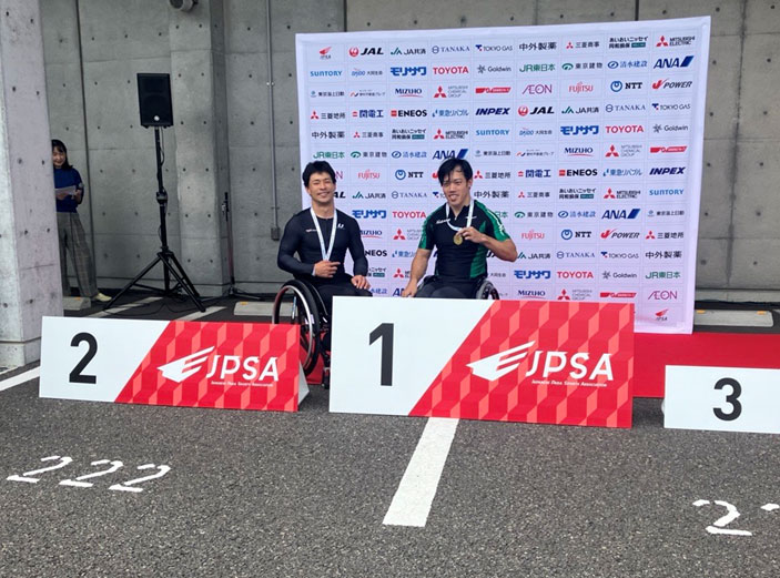 [写真]ジャパンパラ800ｍの表彰式の様子