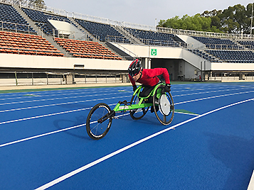 [写真]駒沢オリンピック公園でトレーニングする馬場選手