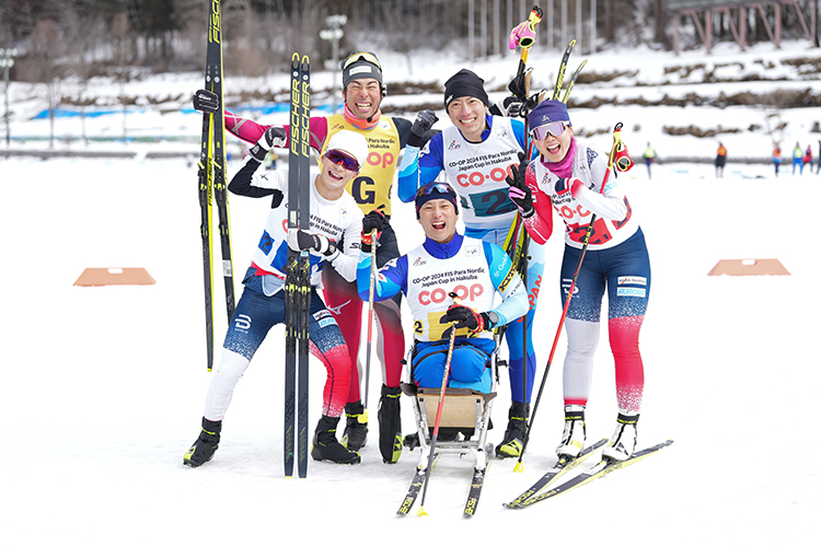 [写真]白馬でリレーのメンバーたちと