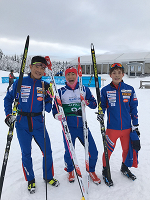 [写真]リレーチームの新田、佐藤、川除