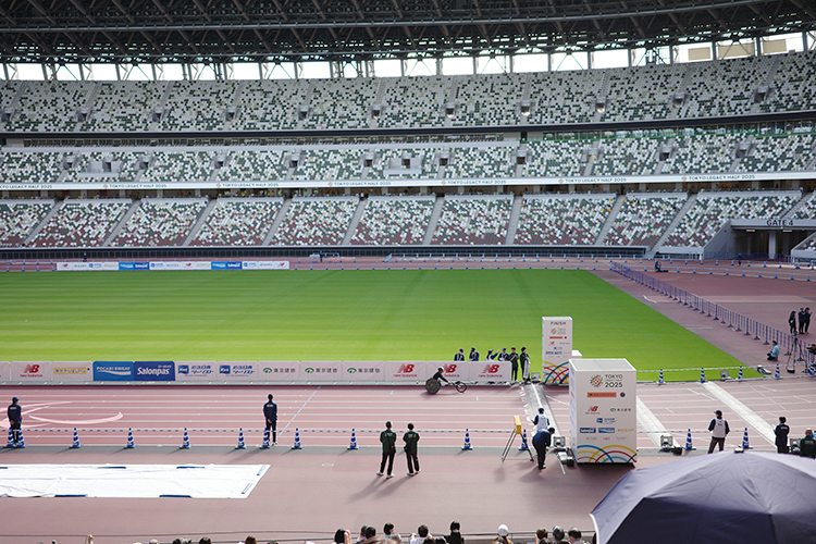 [写真]東京レガシーハーフマラソン2025開催の国立競技場