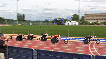 [写真]2015年5月のスイスで開催されたIPCグランプリでの車いす陸上トラックレース