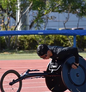 [写真]トレーニング中の岸澤宏樹選手