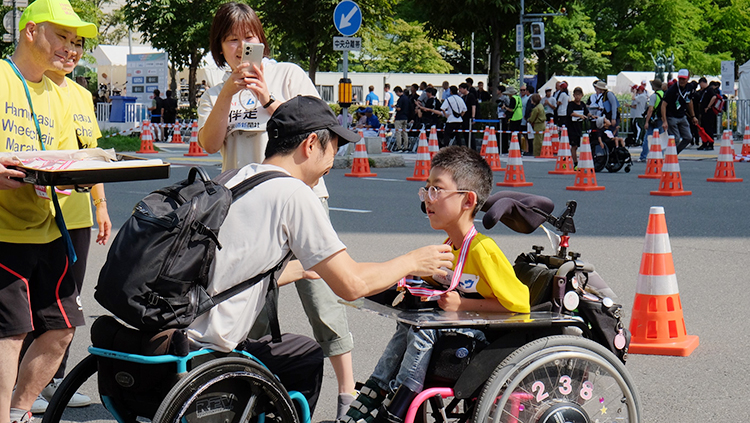 [写真]メダル授与の様子