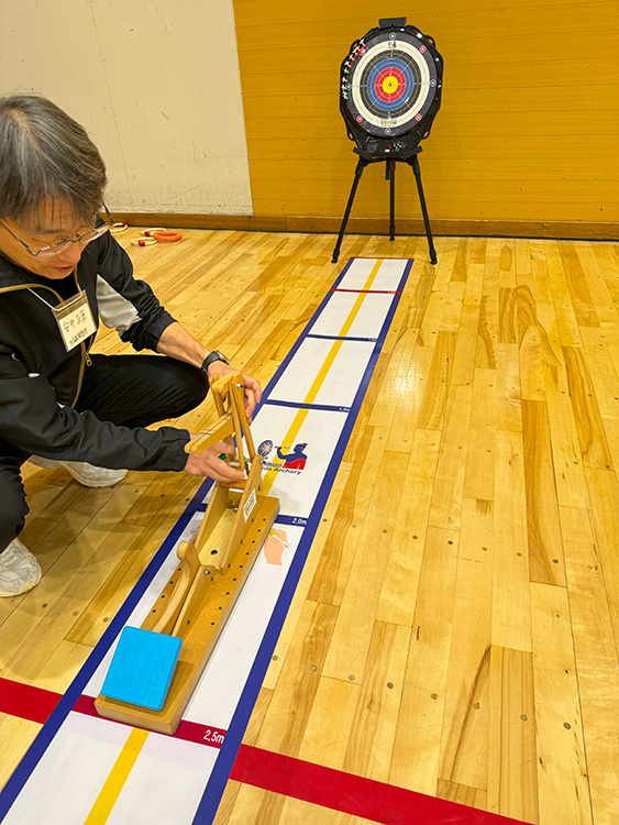 [写真]マグネット式のダーツ