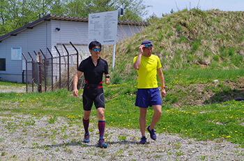 [写真]山間走トレーニング中の新田選手