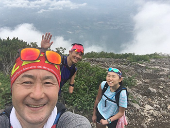 [写真]登山の途中で自撮りしました