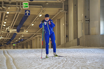 [写真]阿部選手の雪上トレーニング