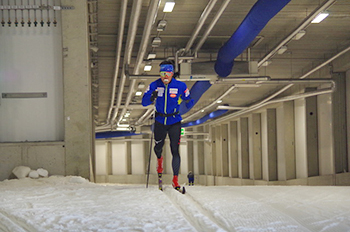 [写真]新田選手の雪上トレーニング