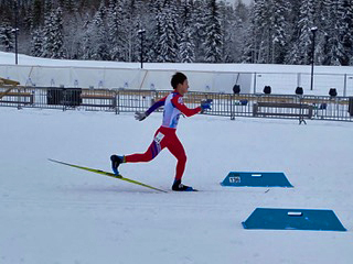 [写真]勢いよくスタートを切る川除選手