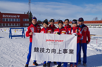 [写真]日本チームスタジアムにて記念撮影