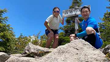 [写真]登山の様子、阿部選手と