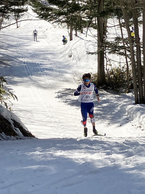 [写真]レースで力走する川除選手