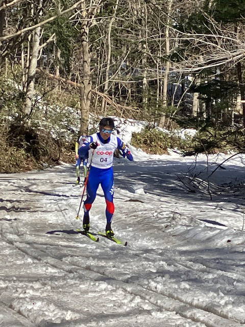 [写真]レースで力走する新田選手