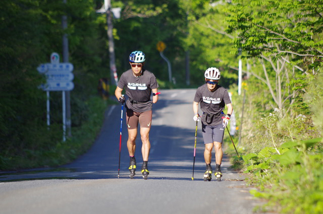 [写真]技術面を確認しながら滑走する