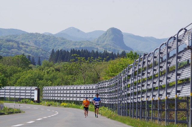 [写真]夏泊半島一周ロングランニング実施