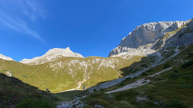 [写真]山頂は標高2,900m級の山々