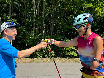 [写真]給水ブレイクをとる新田佳浩選手