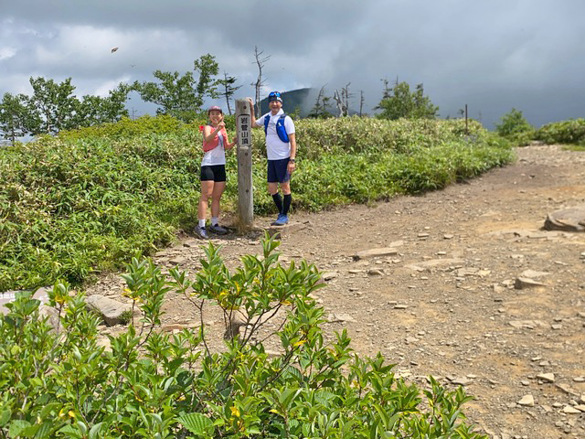 [写真]登山トレーニング岩菅山山頂にて