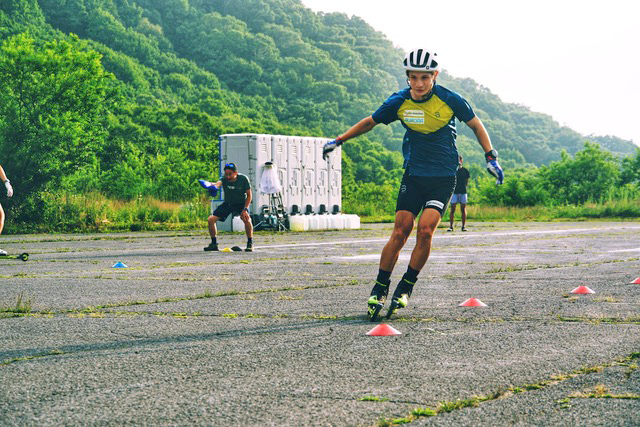 [写真]エクササイズトレーニング中の川除選手