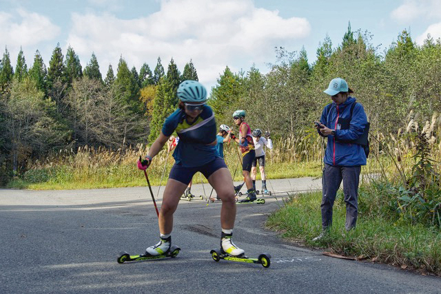[写真]タイムトライアルでスタートを切る阿部選手