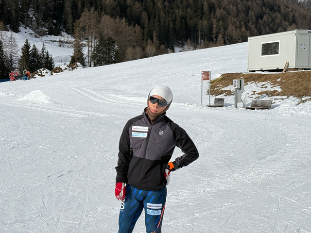 [写真]イメージトレーニングしながら励む川除選手