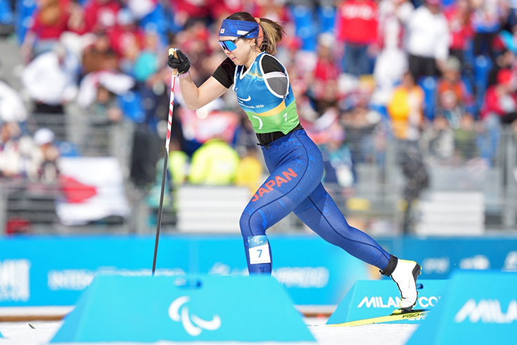 [写真]勢いよくスタートを切る阿部選手