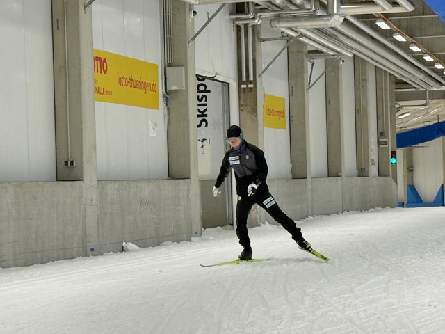 [写真]川除選手のスケーティング走法