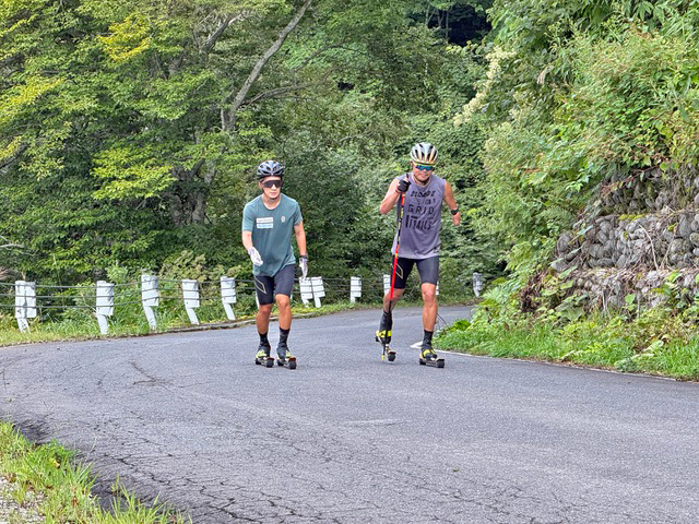 [写真]新田選手と川除選手ペア走の様子