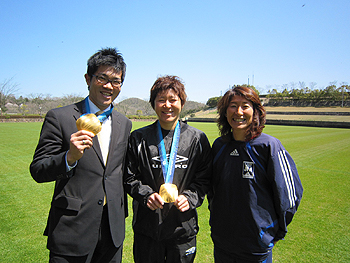 [写真]本田監督、GKの福元さんと