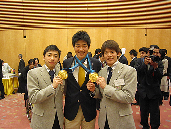 [写真]織田選手、小塚選手と共に