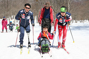 [写真]瀧上選手のジュニアキャンプでの様子