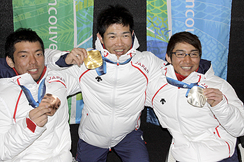 [写真]バンクーバーで森井選手、狩野選手と共に