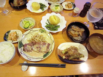 [写真]「ペンション陽のあたる場所」の夕食